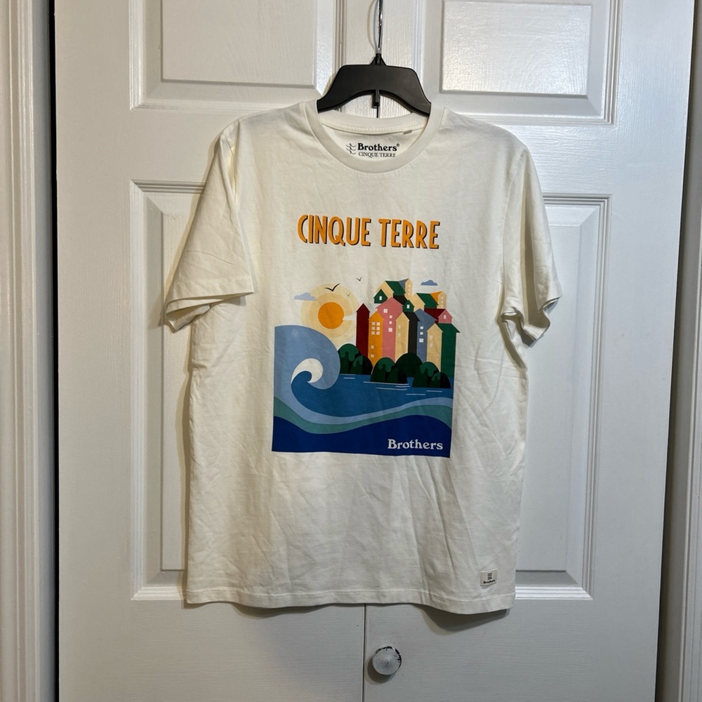 Brothers Cinque Terre T Shirt Men’s Size L Large Ivory Graphic Seaside Village